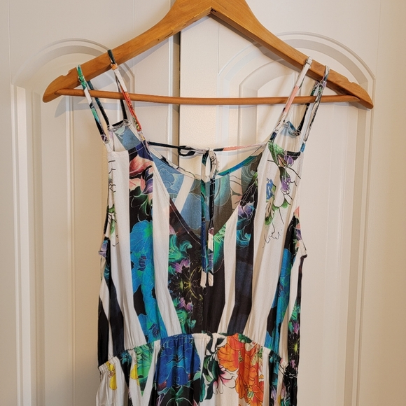 Isla by Talulah floral maxi dress - Picture 5 of 7